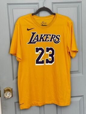 Nike Tee Dri Fit Mens T Shirt L Athletic Cut Lakers #23 Lebron James Yellow